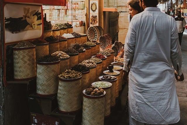 Exploring Festive‌ Markets and Unique Holiday Treats